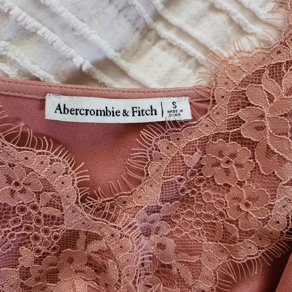 NWOT Abercrombie & Fitch Lace Bodysuit Size Small. - Picture 4 of 6
